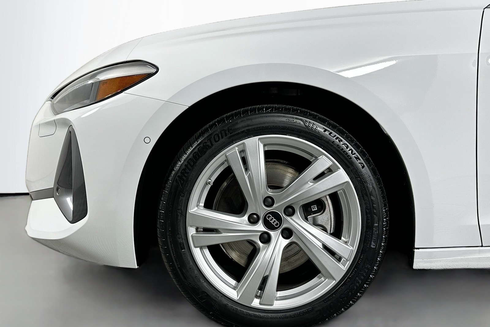 Used 2025 Arkona White Audi Premium image 12