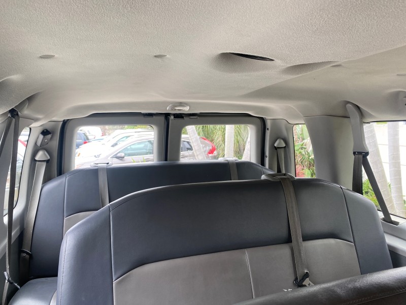 2008 Ford Econoline Wagon XLT 15 PASSENGERS E350 CLEAN in , 