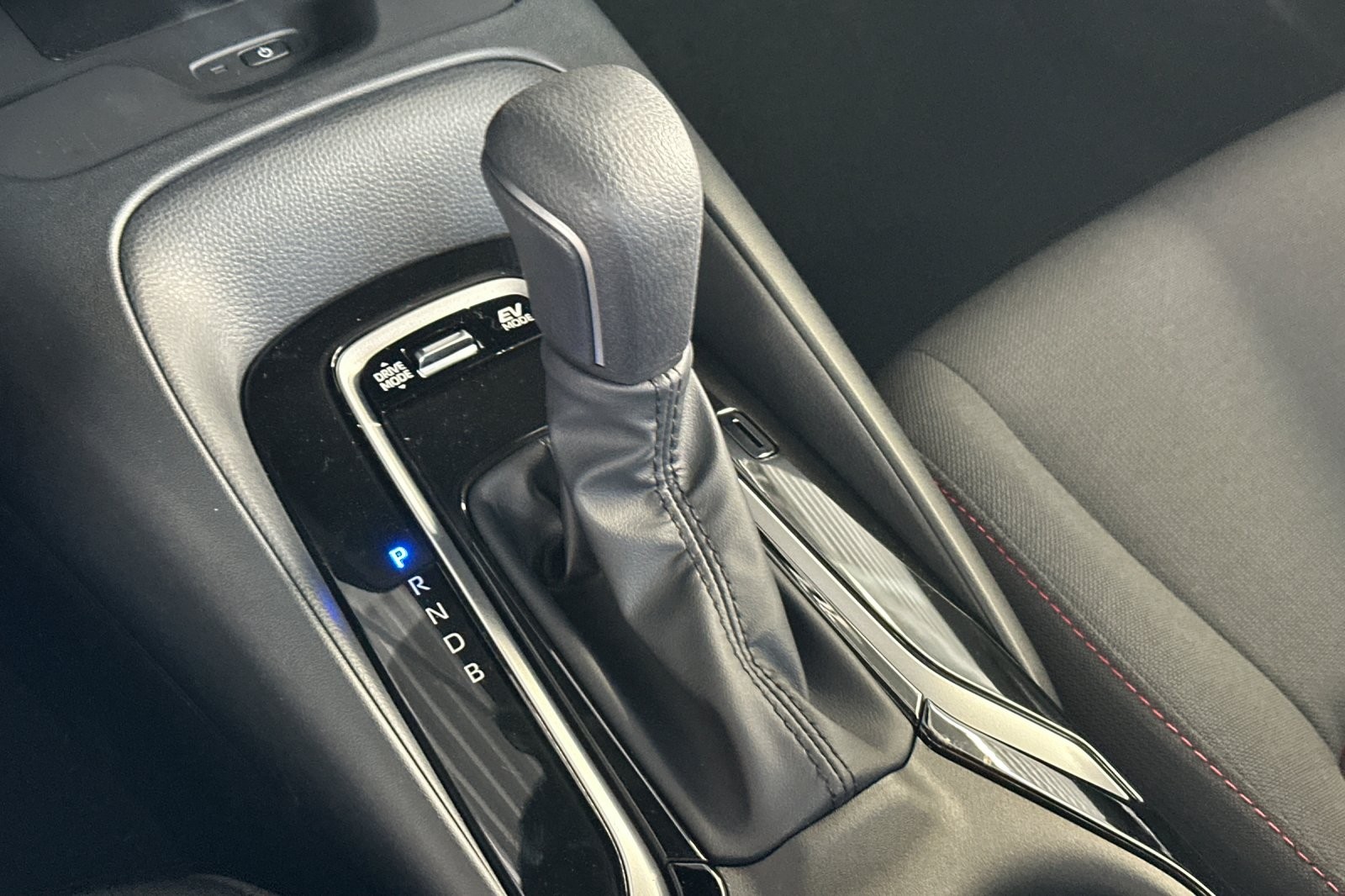 2025 Toyota Corolla Hybrid SE photo 16