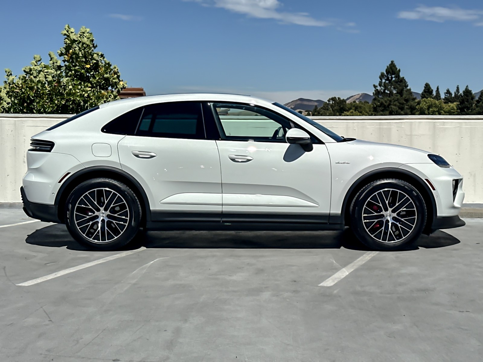 Used 2025 White Porsche Electric 4S image 9