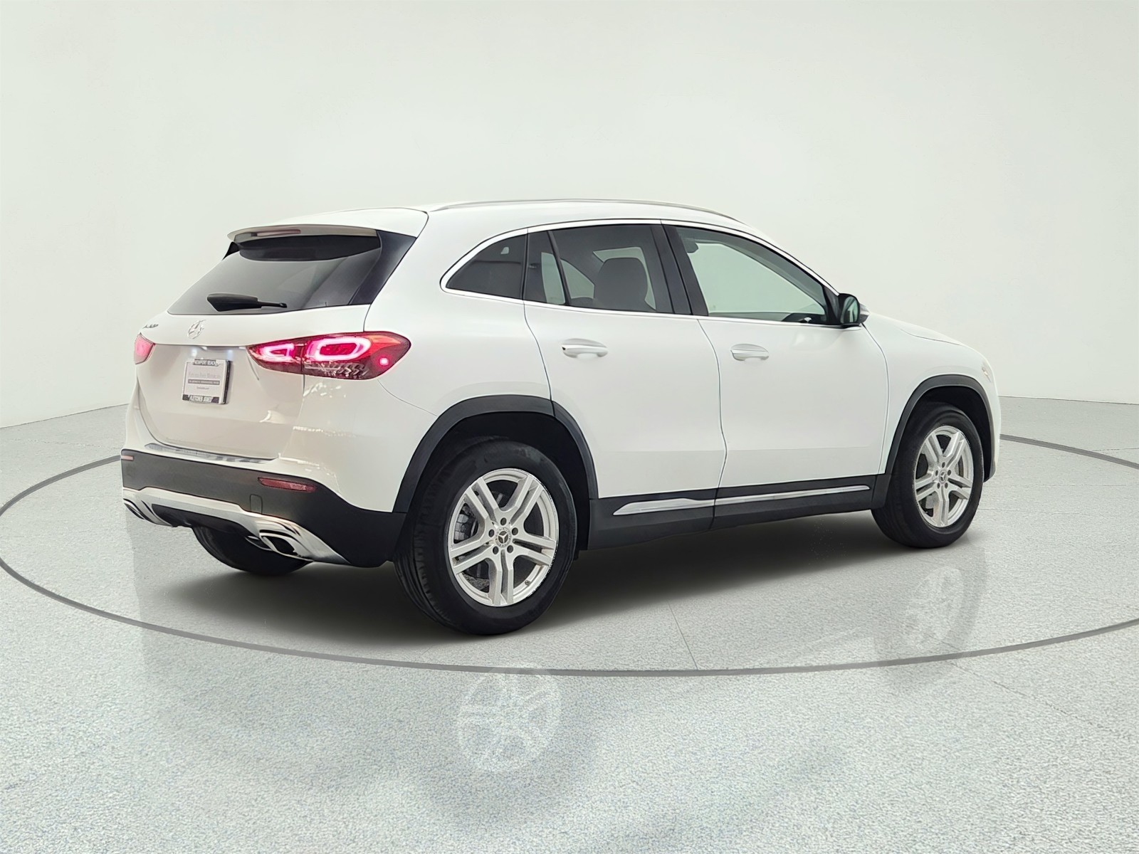 Used 2023 Digital White Metallic Mercedes-Benz GLA 250 SUV image 5
