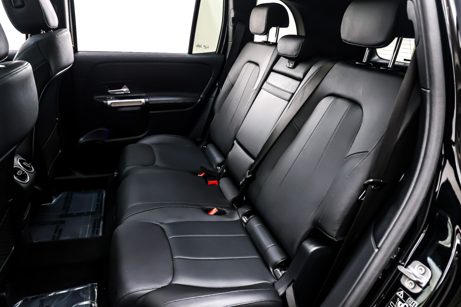 Certified Used 2025 Night Black Mercedes-Benz GLB 250 SUV image 9