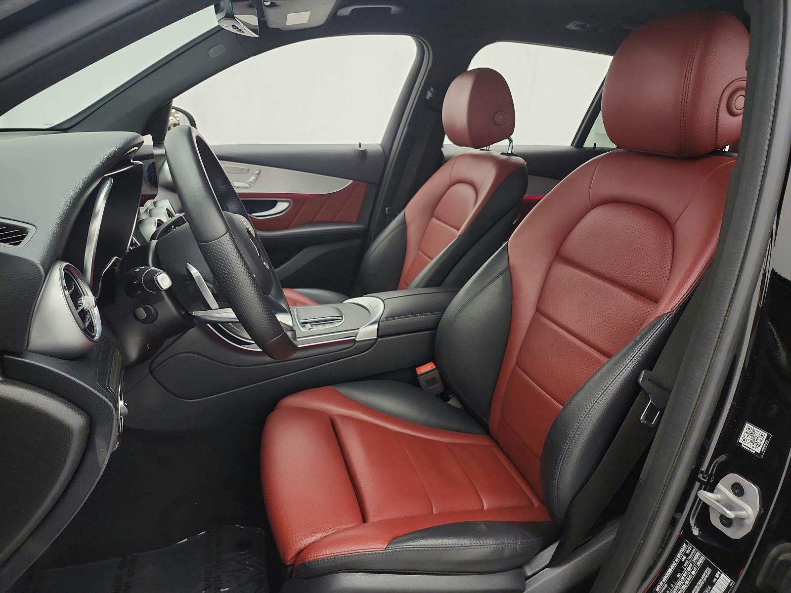 Used 2022 Black Mercedes-Benz GLC 300 SUV image 28