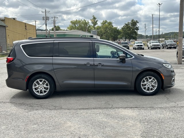 2022 Chrysler Pacifica Touring L 2