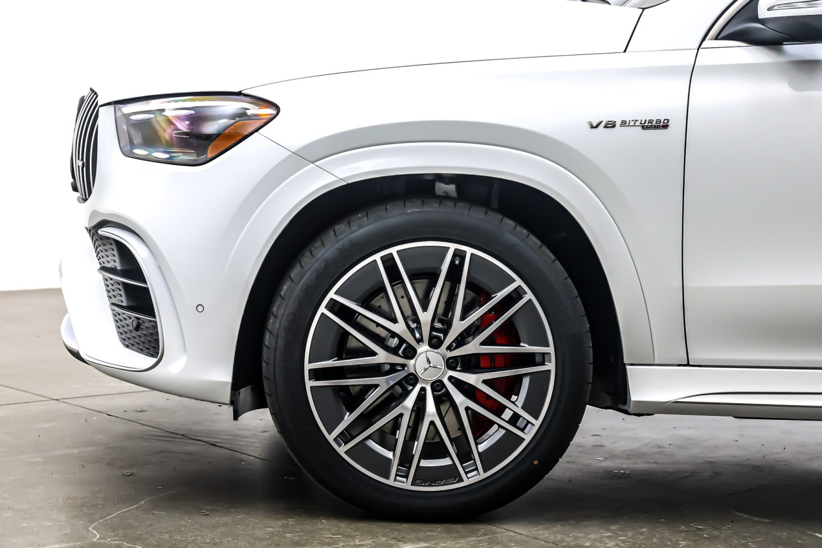 New 2026 MANUFAKTUR Moonlight White Metallic Mercedes-Benz AMG® GLE 63 S image 10