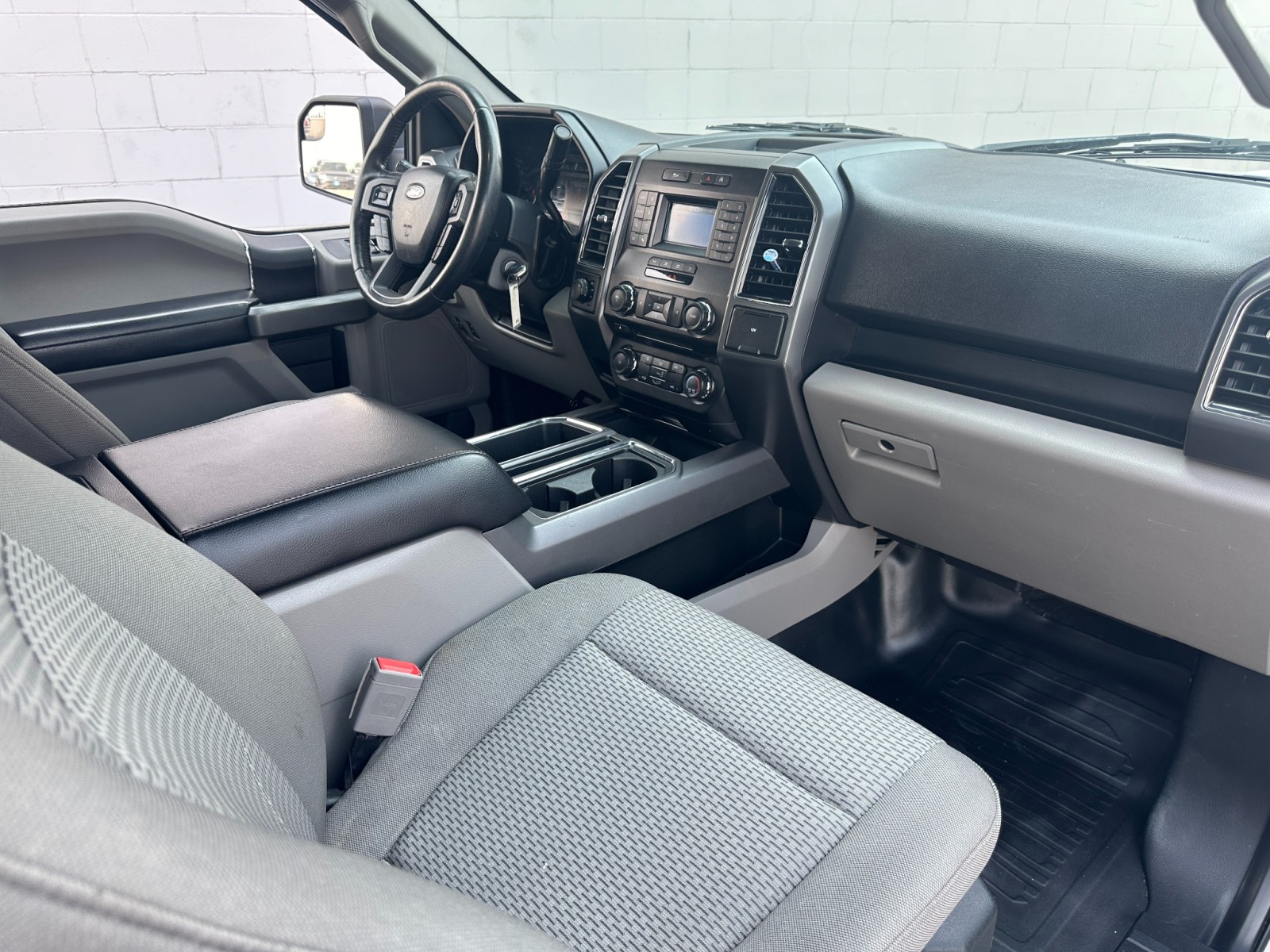 2018 Ford F-150 XLT 32