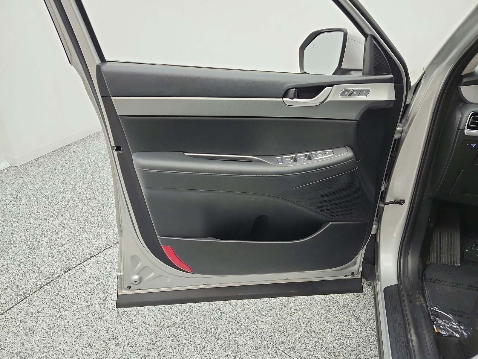 Used 2022 Typhoon Silver Hyundai SEL AWD image 12