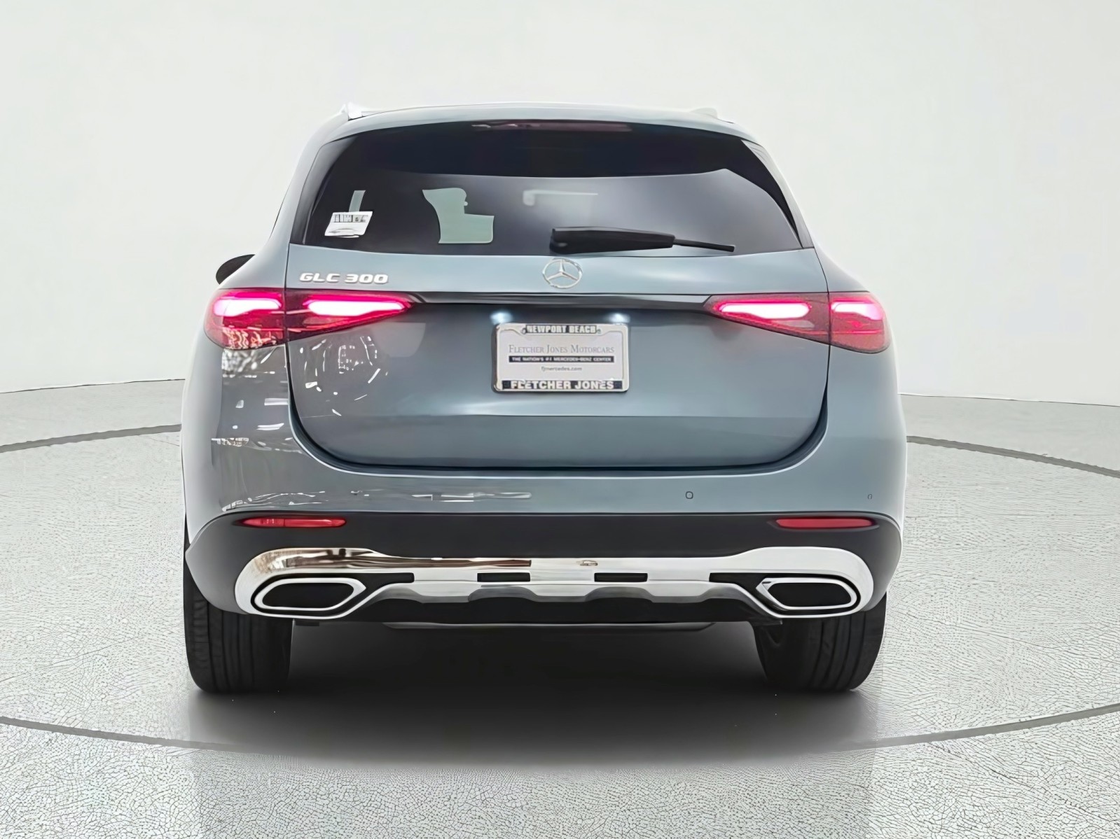 New 2027 Verde Silver Metallic Mercedes-Benz GLC 300 SUV image 6