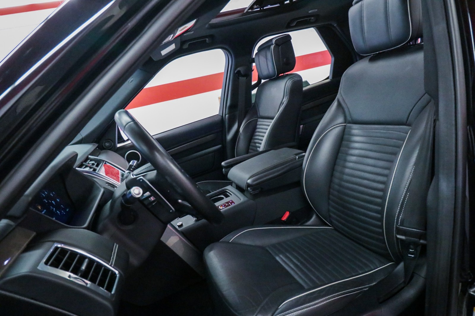 Used Car 2022 Land Rover Discovery  Hse R-dynamic For Sale Under $40,000 In Austin, Texas