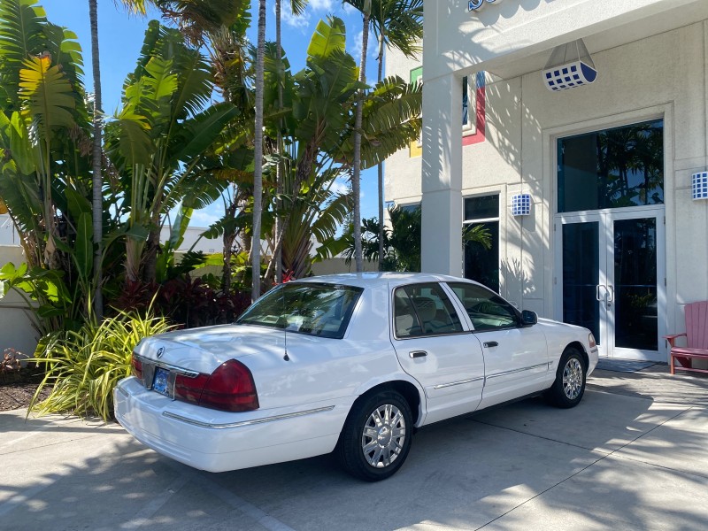 2005 Mercury Grand Marquis GS LOW MILES 49,348 in , 