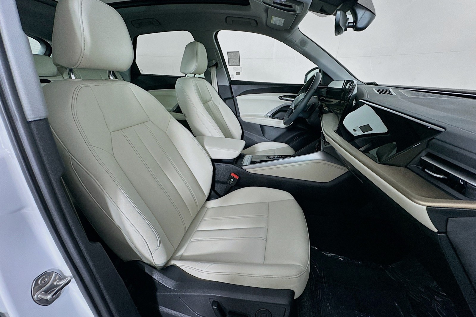 Used 2025 Arkona White Audi Premium Plus image 8