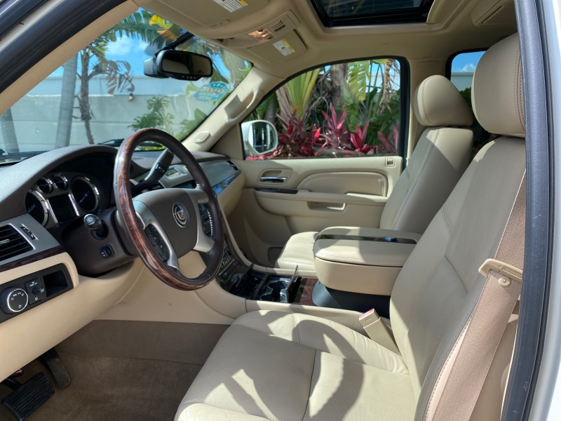 2010 Cadillac Escalade SUNROOF NAV Premium LOW MILES 66,933 in ,