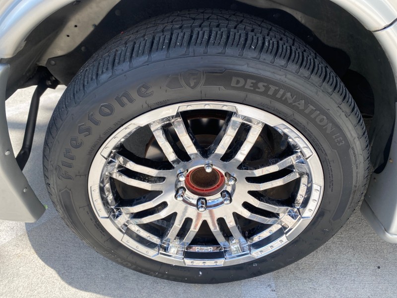 2013 GMC SAVANA HI TOP CONVERSION HANDICAP LIFT LOW MILES 24,857 in , 