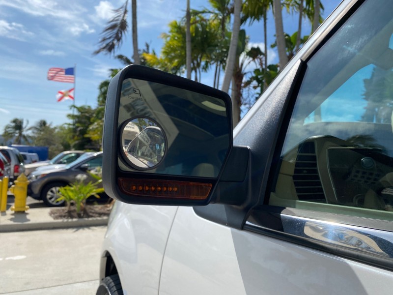 2010 Lincoln Navigator 4WD SUNROOF LOW MILES 31,209 in , 