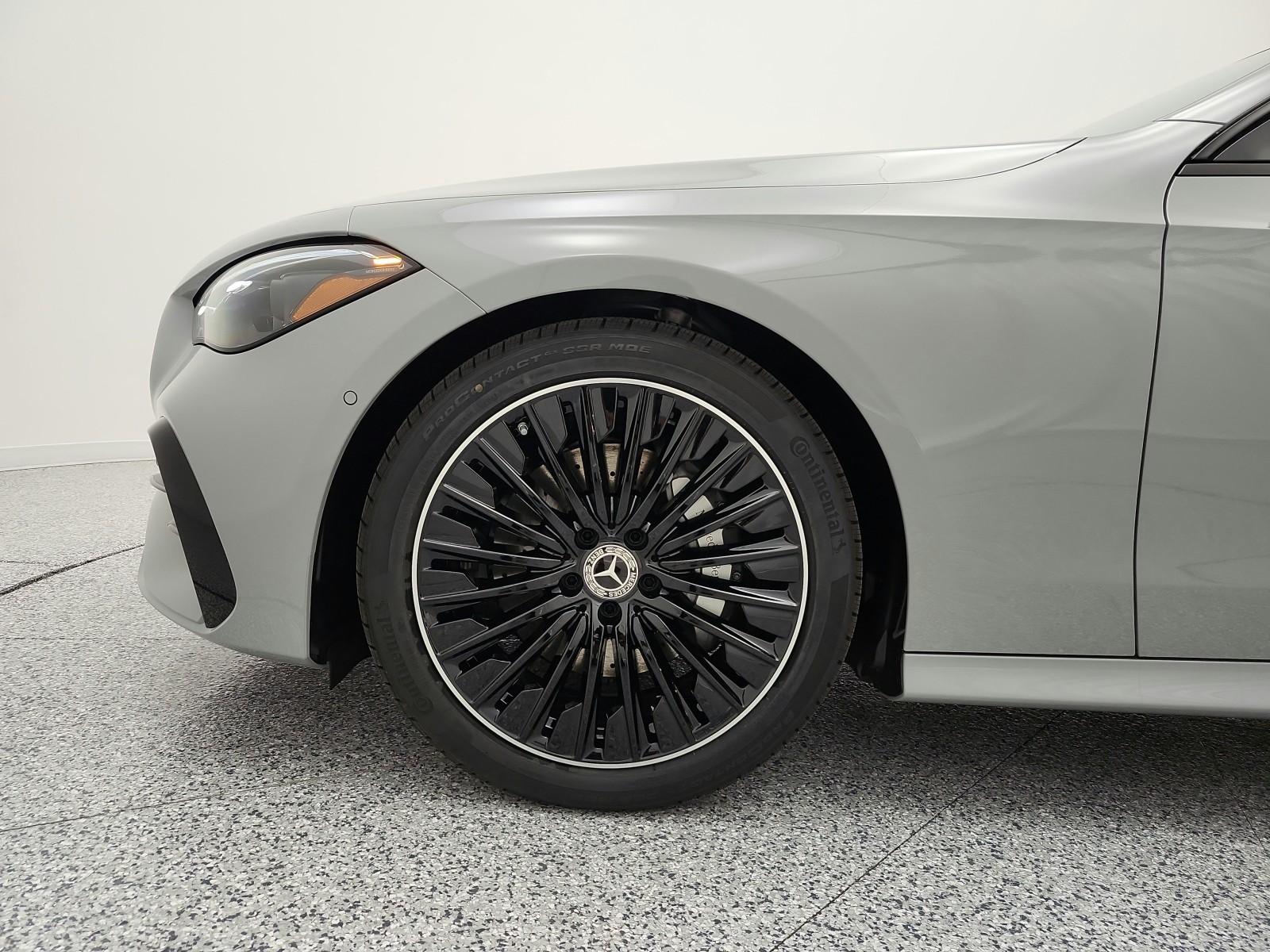 New 2027 MANUFAKTUR Alpine Grey Metallic Mercedes-Benz CLE 300 4MATIC® Coupe image 12