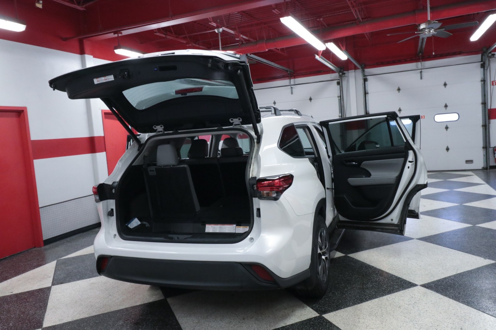 Used Car 2022 Toyota Highlander  Xle For Sale Under $35,000 In Austin, Texas