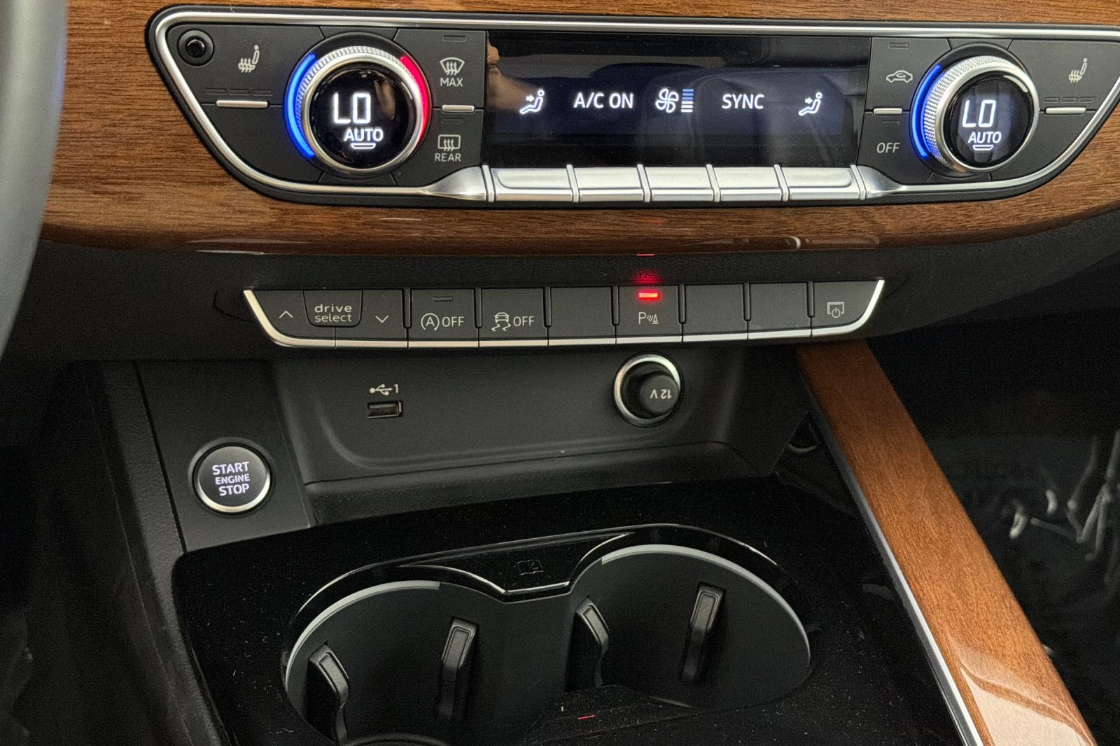 Used 2024 Mythos Black Metallic Audi Premium 40 TFSI quattro image 18