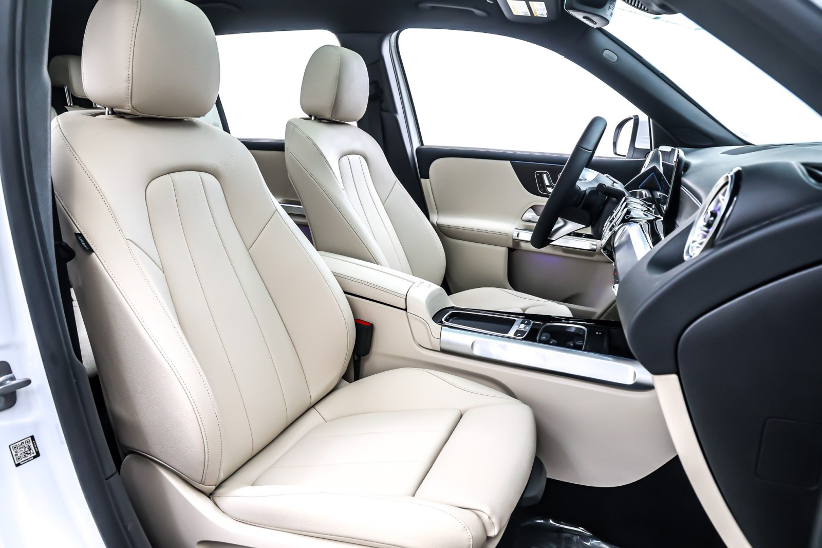 New 2026 Polar White Mercedes-Benz GLB 250 image 7