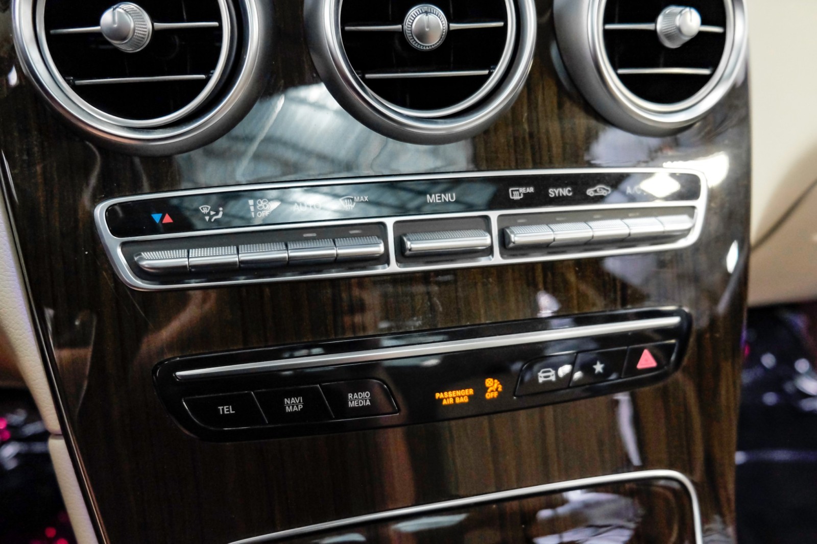 2021 Mercedes-Benz GLC 300 MultimediaPkg DrvrAsstPkg PanoRoof Boards Burm 29