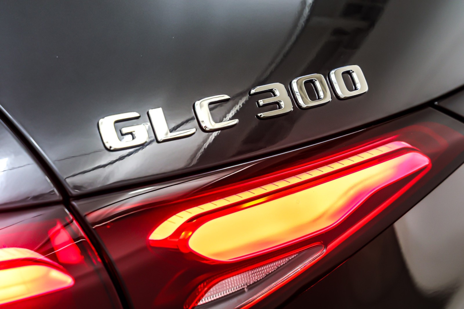 New 2026 Graphite Grey Metallic Mercedes-Benz GLC 300 image 9