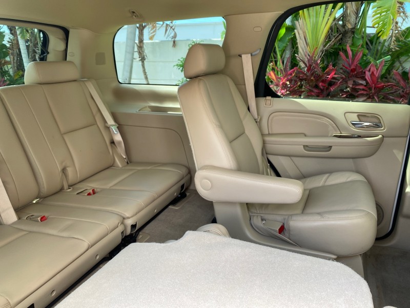 2010 Cadillac Escalade SUNROOF NAV Premium LOW MILES 66,933 in ,