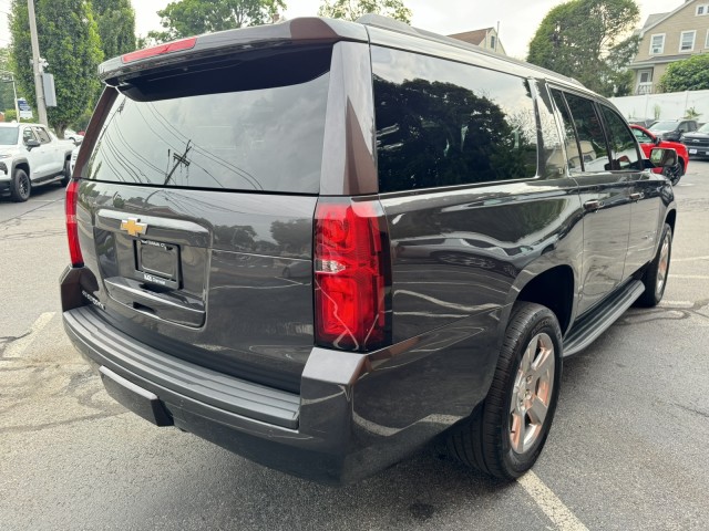 2018 Chevrolet Suburban LT LUX with Center Row Buckets 5