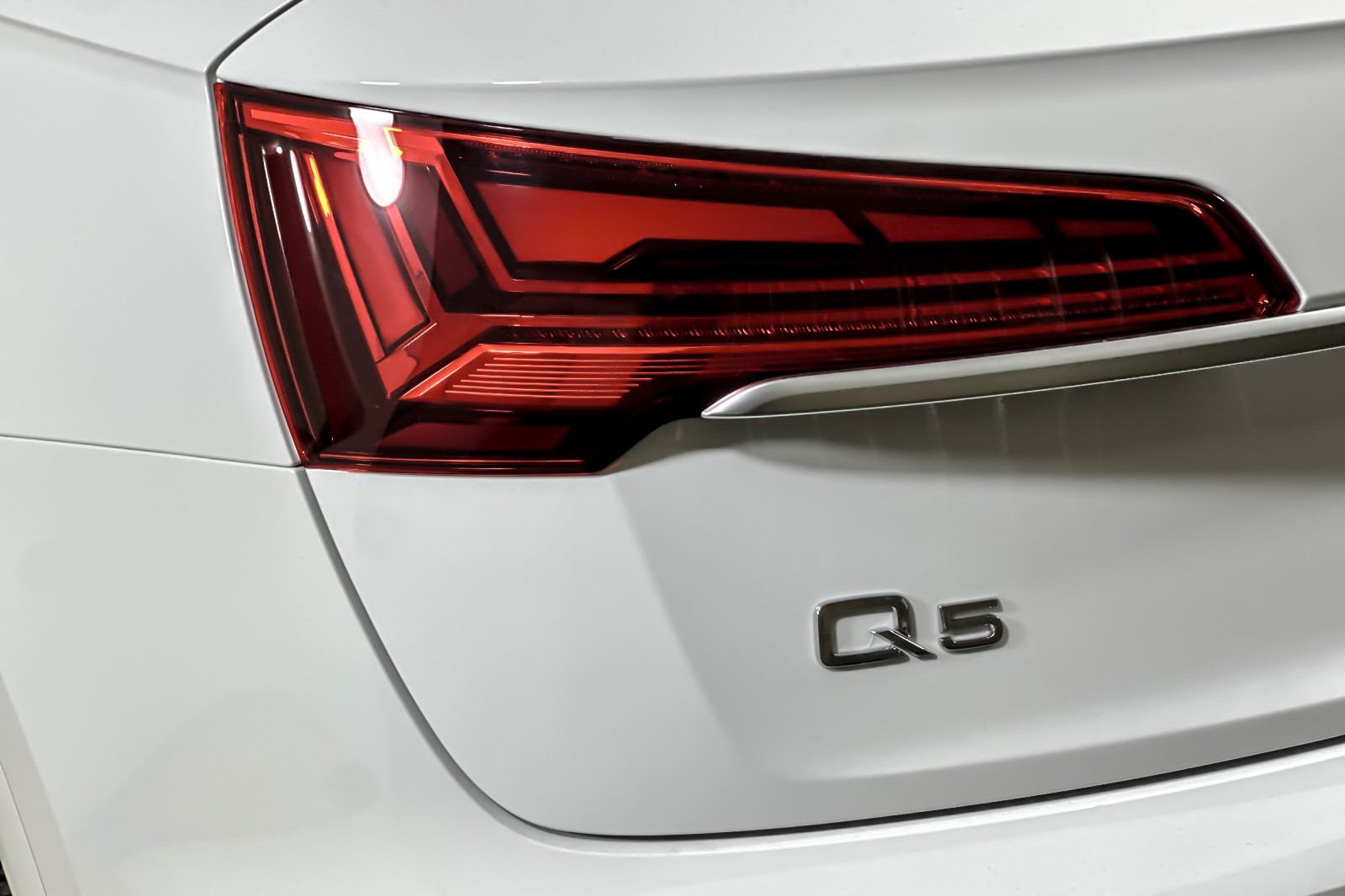 Used 2022 Ibis White Audi S line Premium 45 TFSI quattro image 24