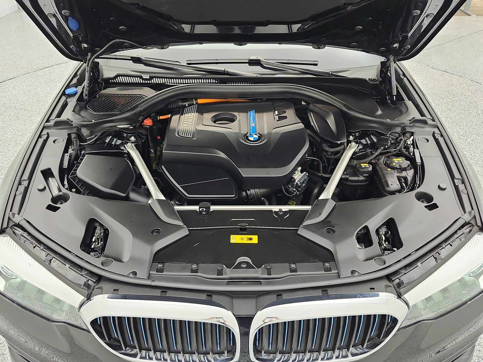 Used 2018 Jet Black BMW 530e iPerformance Plug-In Hybrid image 16