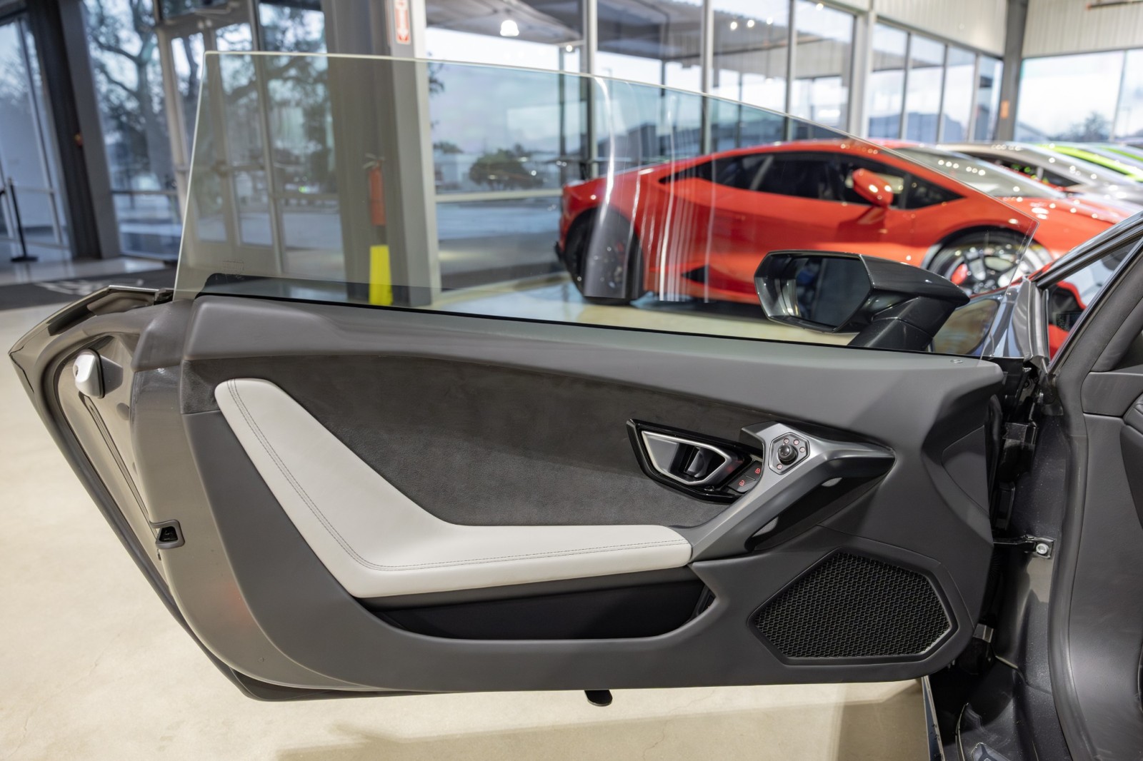 Used Car 2015 Lamborghini Huracan  Lp 610-4 - Transparent Engine Bonnet - Front Lift - Carbon Ceramic Brakes For Sale Under $240,000 In Boerne, Texas