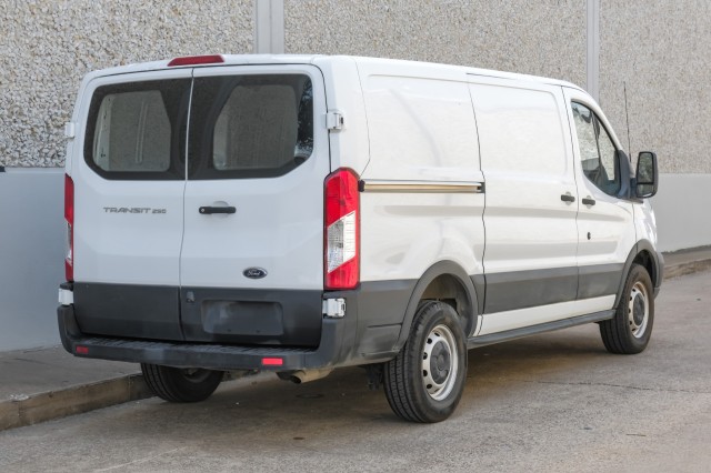 2019 Ford Transit Van  9