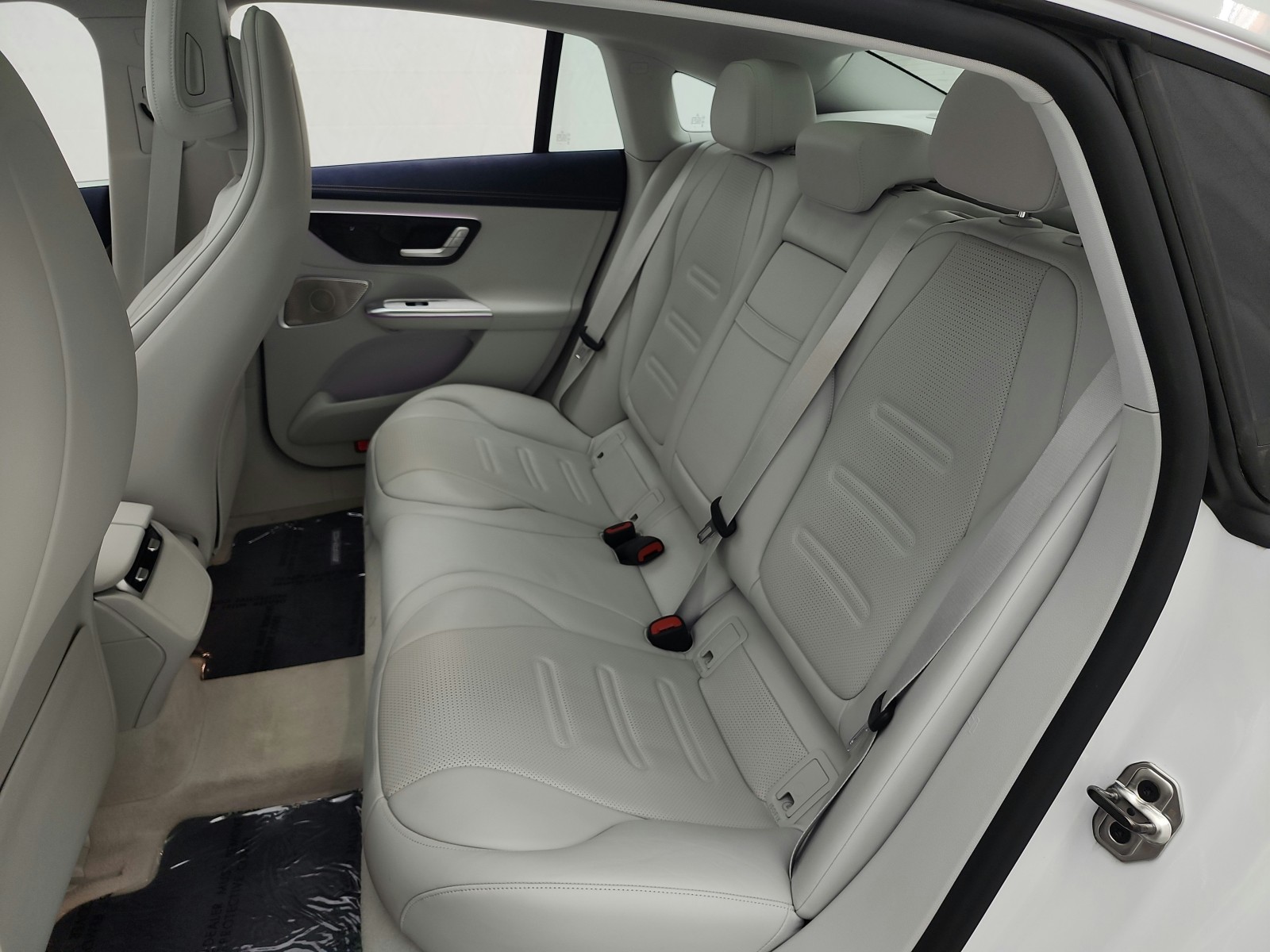 Used 2023 MANUFAKTUR Moonlight White Metallic Mercedes-Benz AMG® EQE 4MATIC+ Sedan image 28