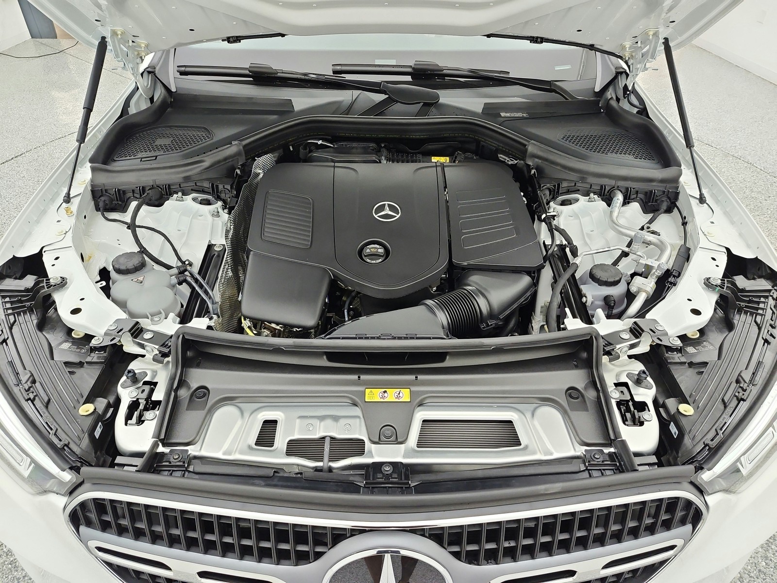 New 2027 Polar White Mercedes-Benz GLC 300 SUV image 12