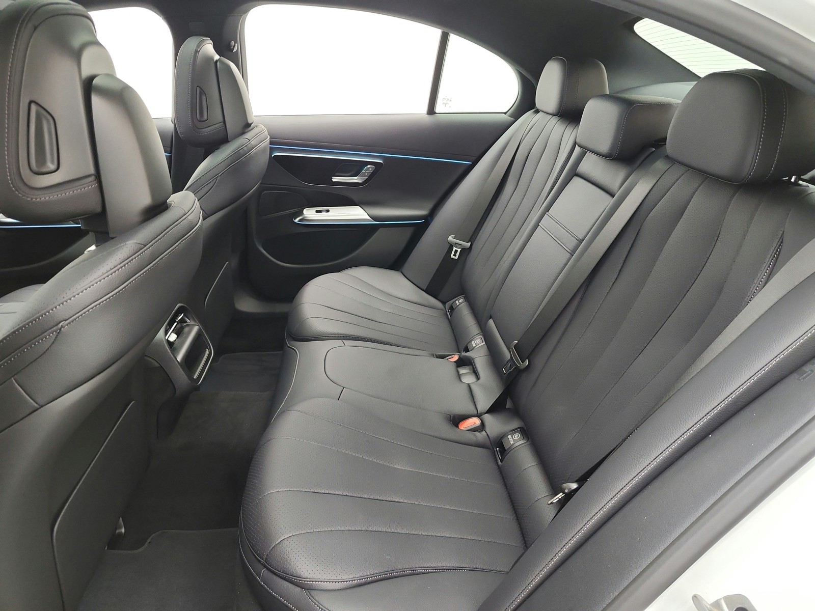 New 2026 Polar White Mercedes-Benz E 350 RWD Sedan image 11