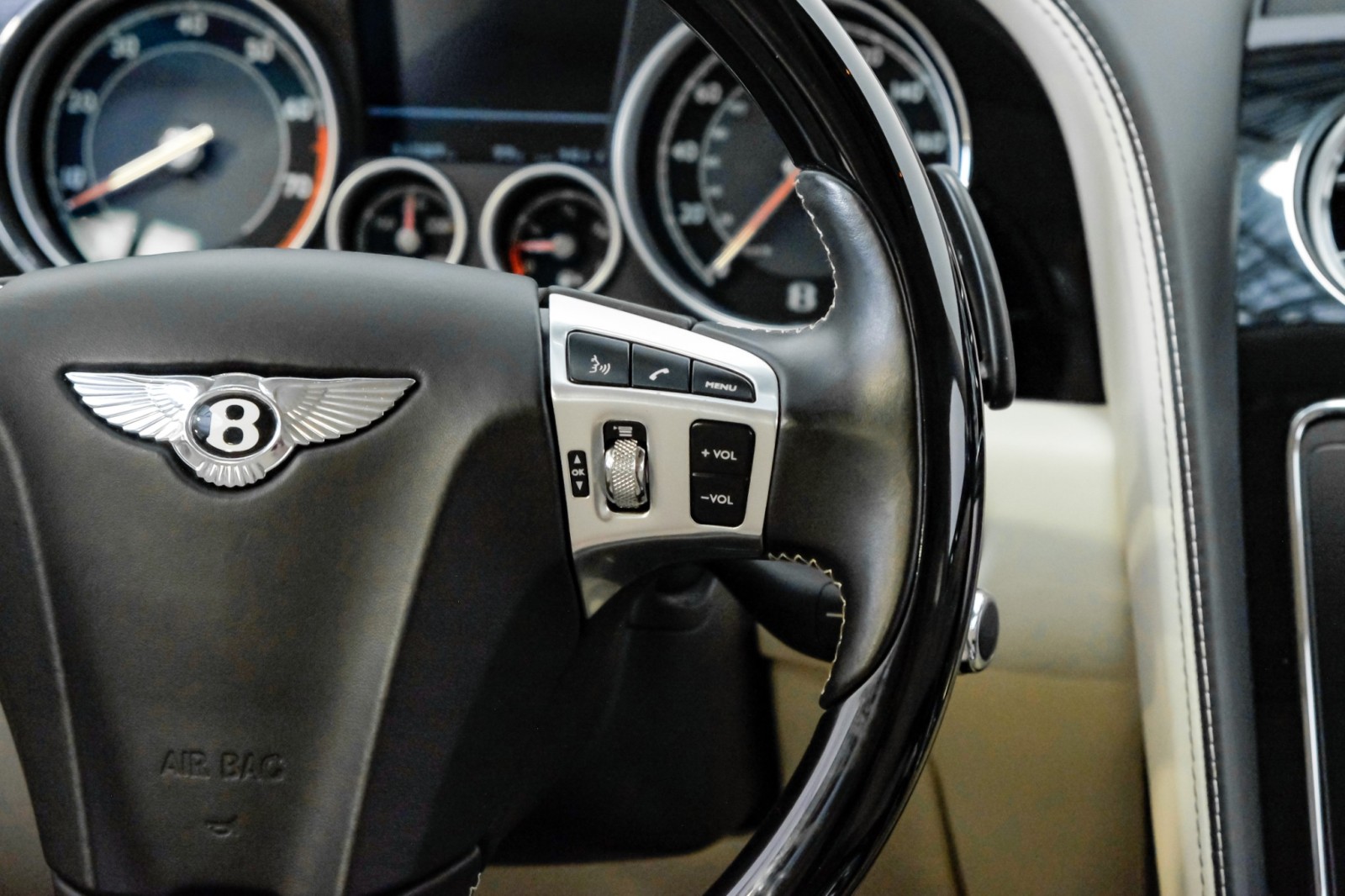 2015 Bentley Flying Spur V8 Mulliner RearEntertainment 21Alloys PicnicTable 19
