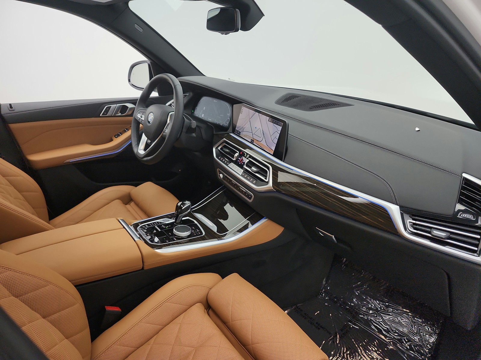 Used 2023 Mineral White Metallic BMW xDrive45e Plug-In Hybrid image 21