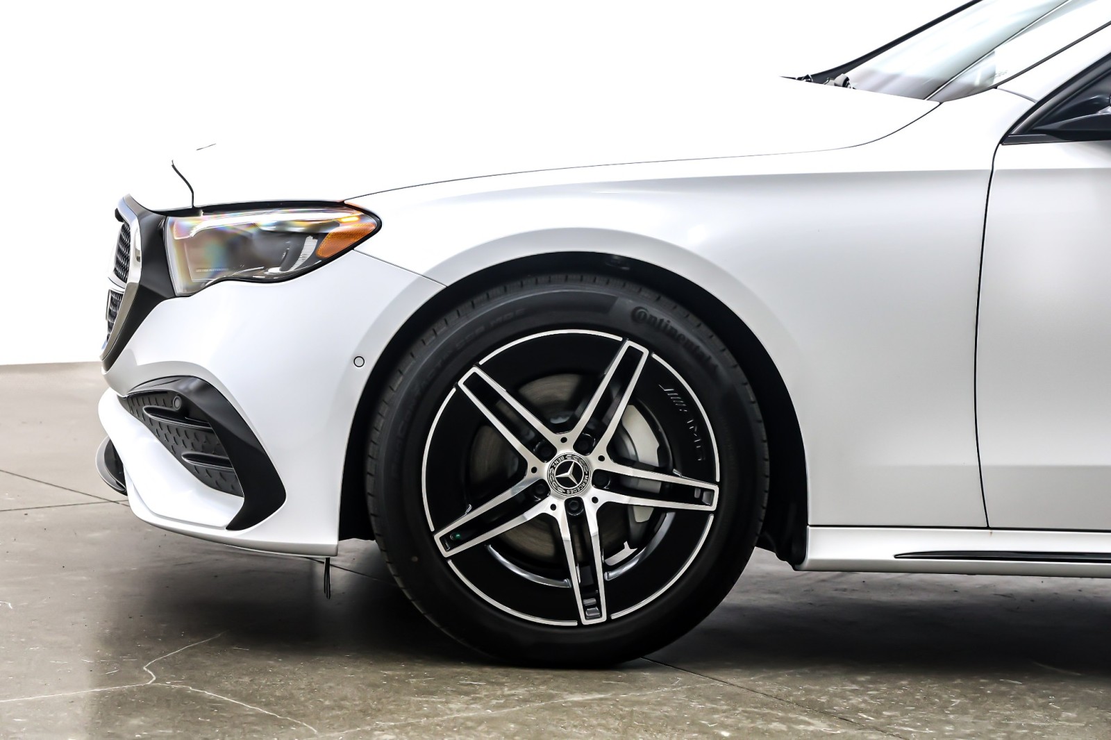 New 2026 MANUFAKTUR Moonlight White Metallic Mercedes-Benz E 350 image 10