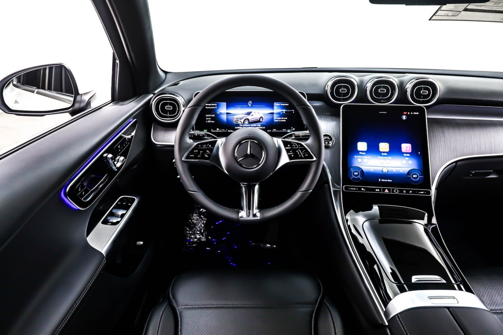 New 2026 Polar White Mercedes-Benz GLC 300 image 4