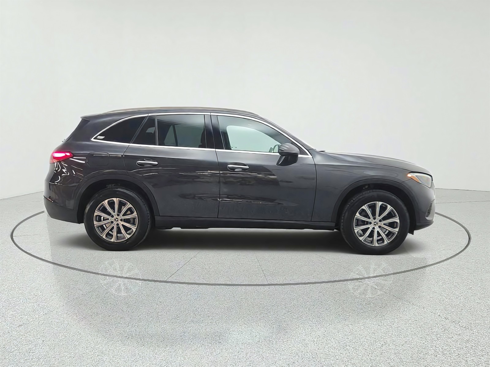 Certified Used 2026 Graphite Grey Metallic Mercedes-Benz GLC 300 SUV image 4