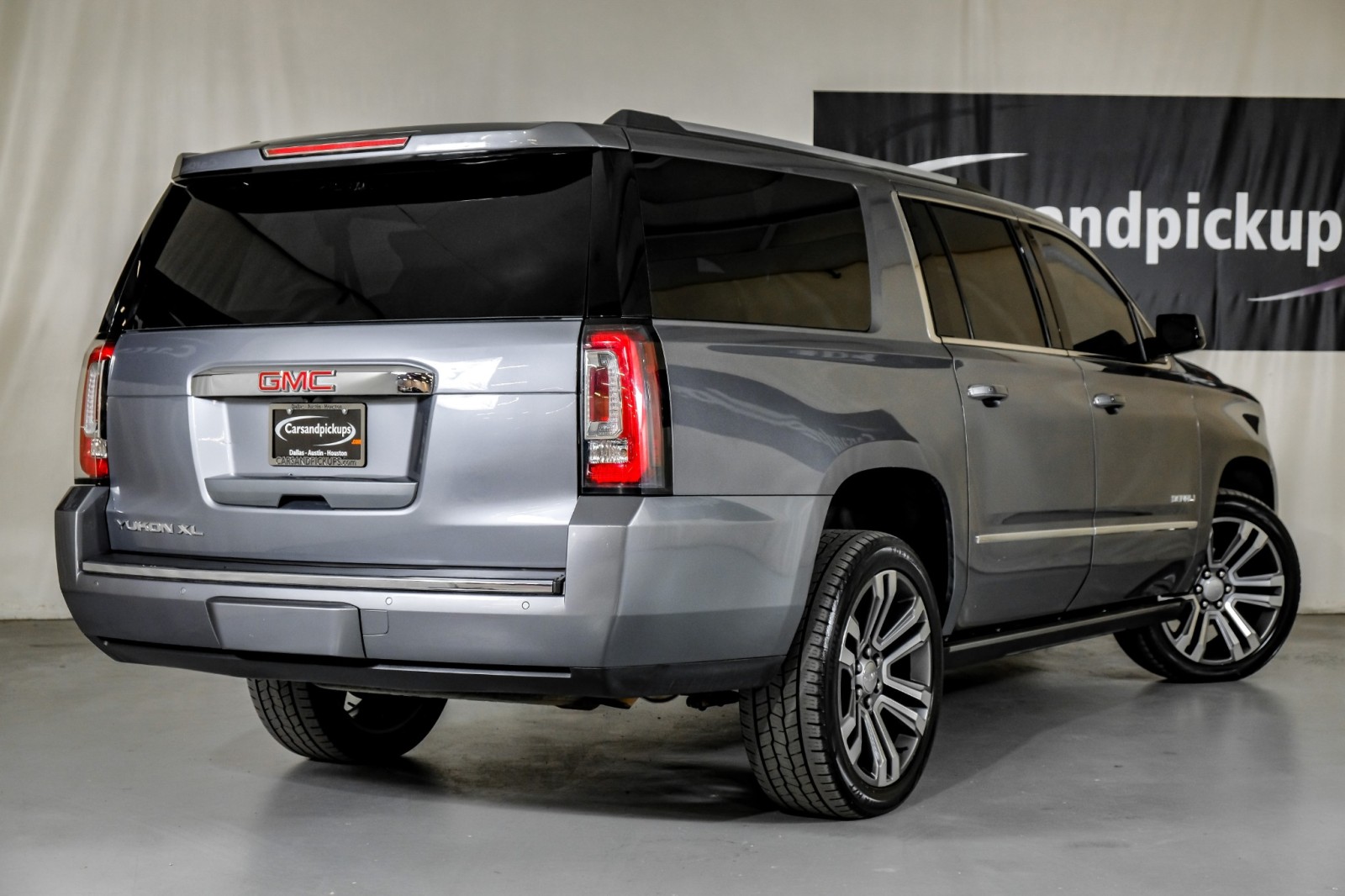 2020 GMC Yukon XL Denali 8