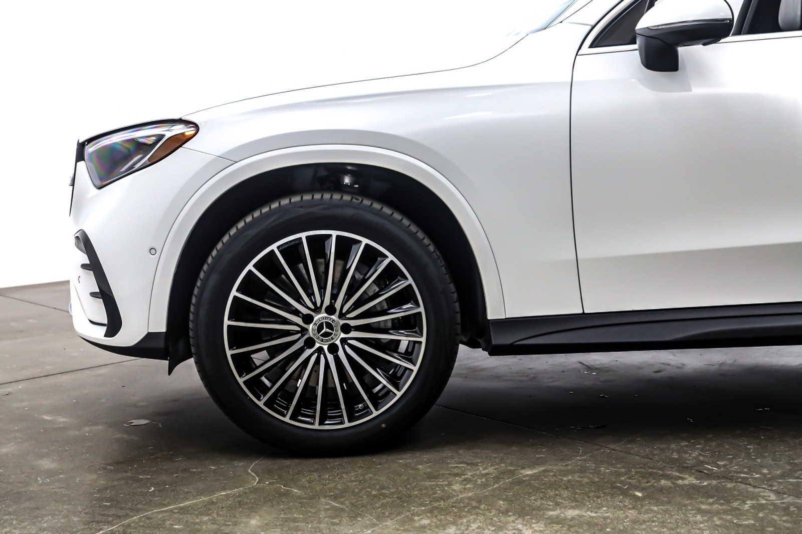 New 2026 Polar White Mercedes-Benz GLC 300 image 10