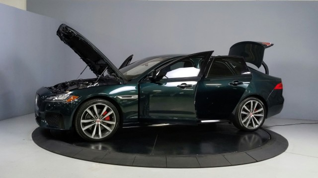2016 Jaguar XF S 11