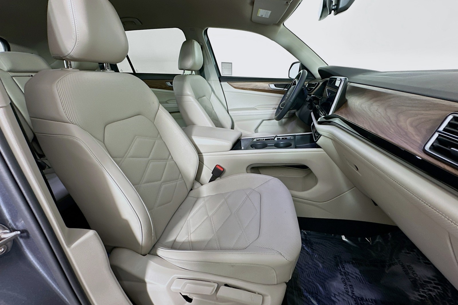 Used 2024 Platinum Gray Metallic Volkswagen 2.0T SE image 8