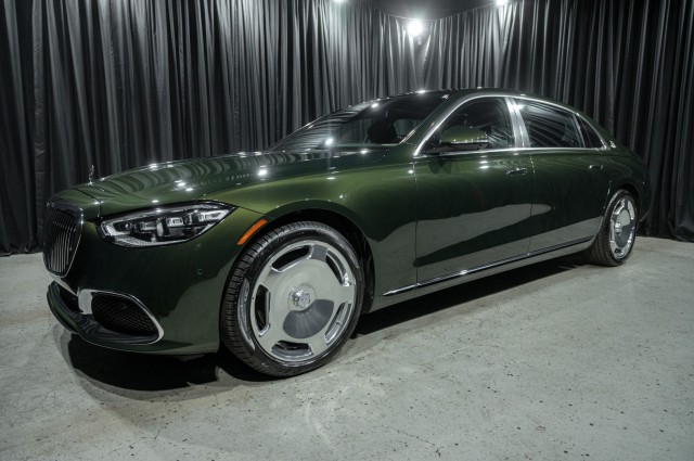 Green (MANUFAKTUR Olive Metallic) 2026 Mercedes-Benz S-Class Maybach S 580 4MATIC Sedan All-Wheel Drive Automatic