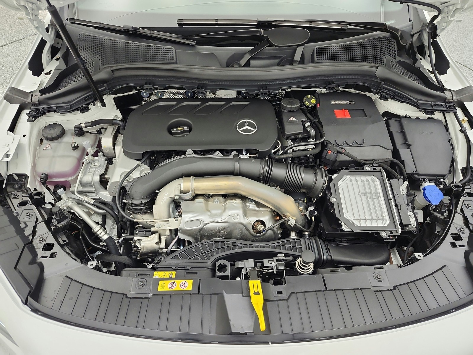 New 2026 Polar White Mercedes-Benz GLA 250 SUV image 12