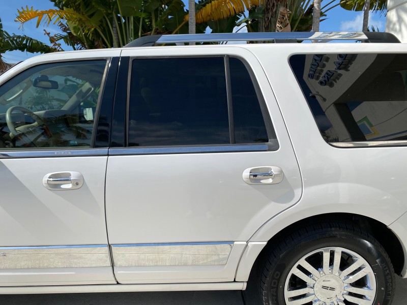 2010 Lincoln Navigator 4WD SUNROOF LOW MILES 31,209 in , 