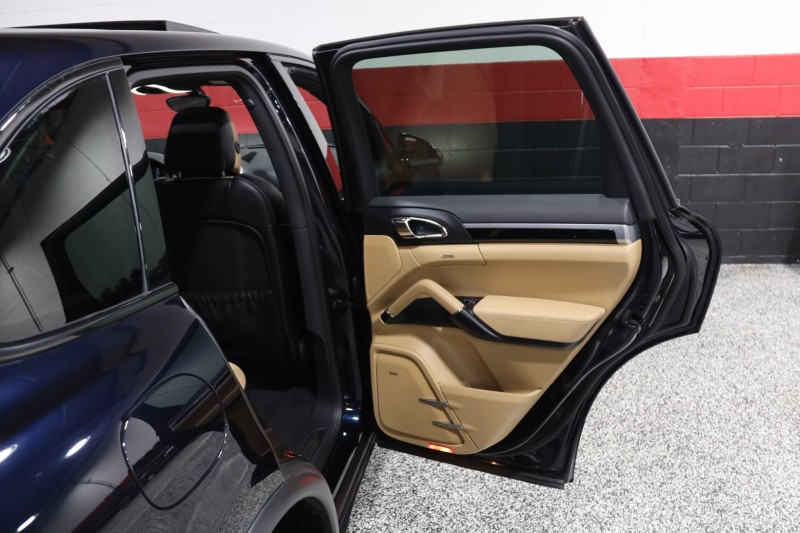 2016 Porsche Cayenne S E-Hybrid 4dr Suv in ,