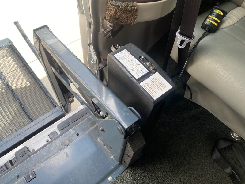 2013 GMC SAVANA HI TOP CONVERSION HANDICAP LIFT LOW MILES 24,857 in , 