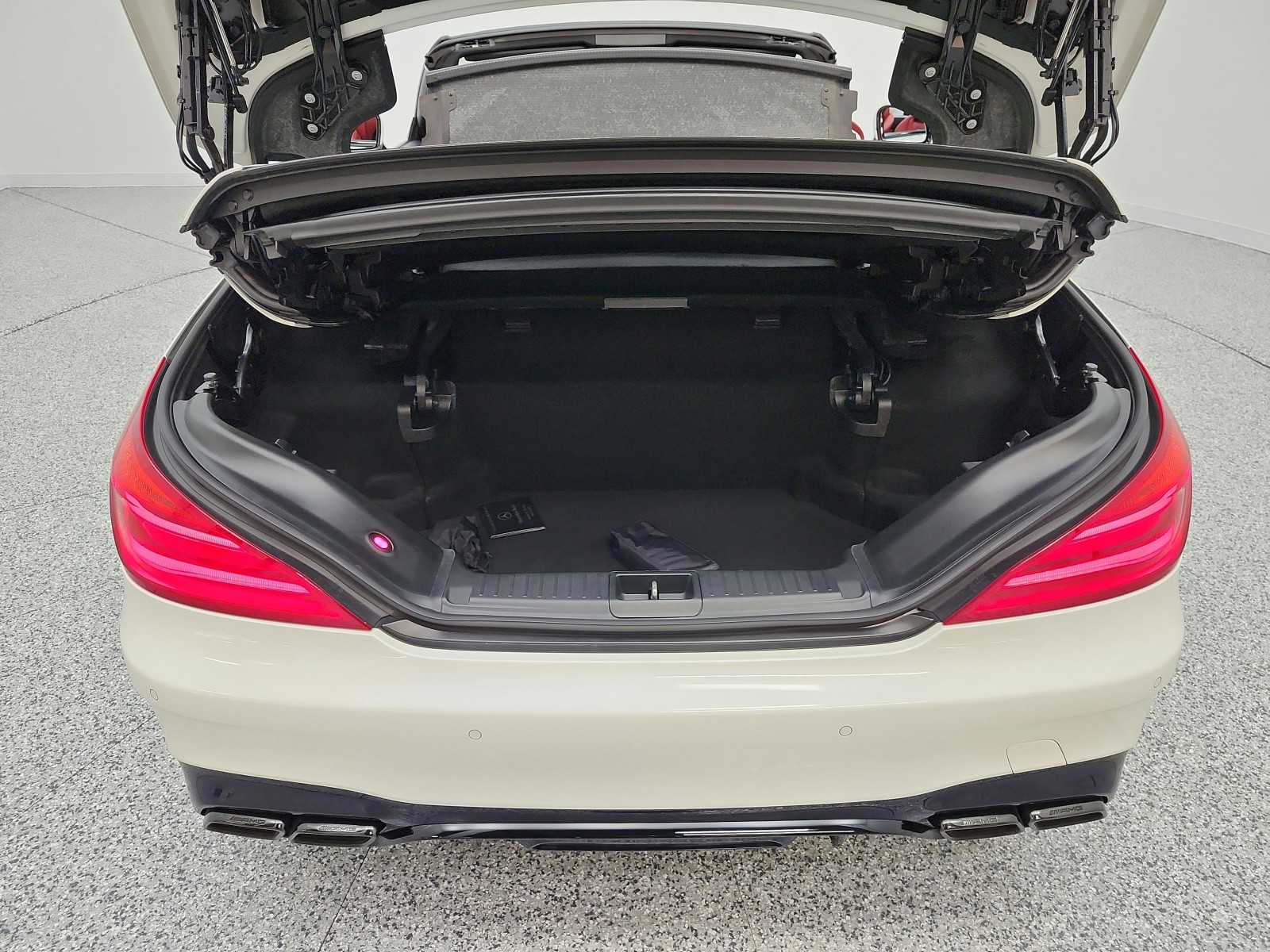 Used 2019 designo Diamond White Metallic Mercedes-Benz AMG® SL 63 Roadster image 27