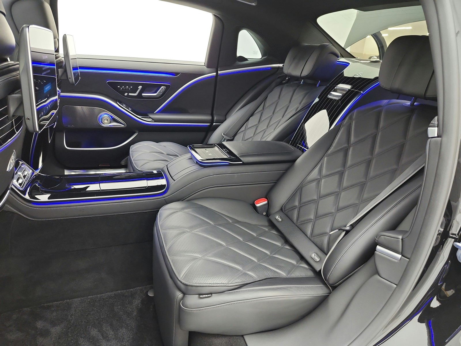 Certified Used 2023 Obsidian Black Mercedes-Benz Maybach S 680 4MATIC® Sedan image 16