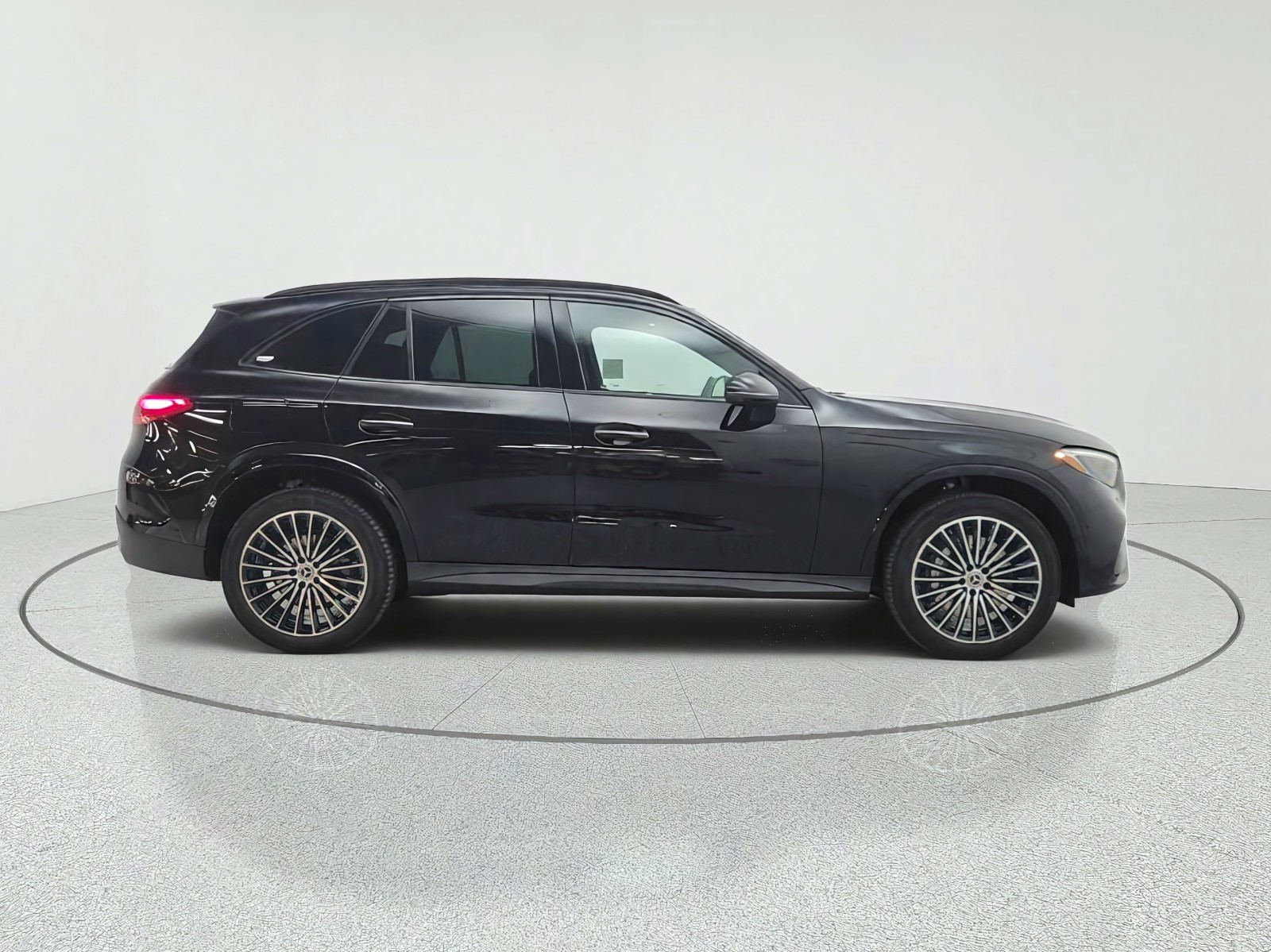 New 2027 Black Mercedes-Benz GLC 300 SUV image 4